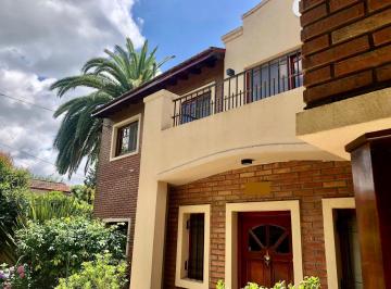 Casa · 300m² · 6 Ambientes · 3 Cocheras · Casa - Villa Elisa