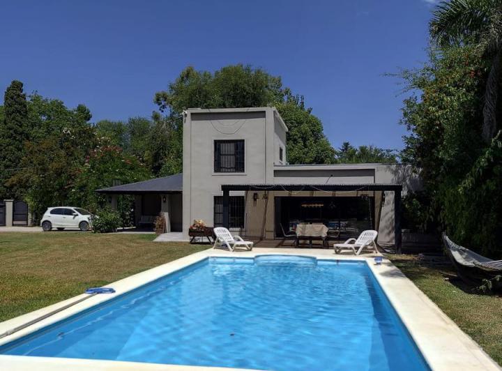 Quinta vacacional · 200m² · 6 Ambientes · 4 Cocheras