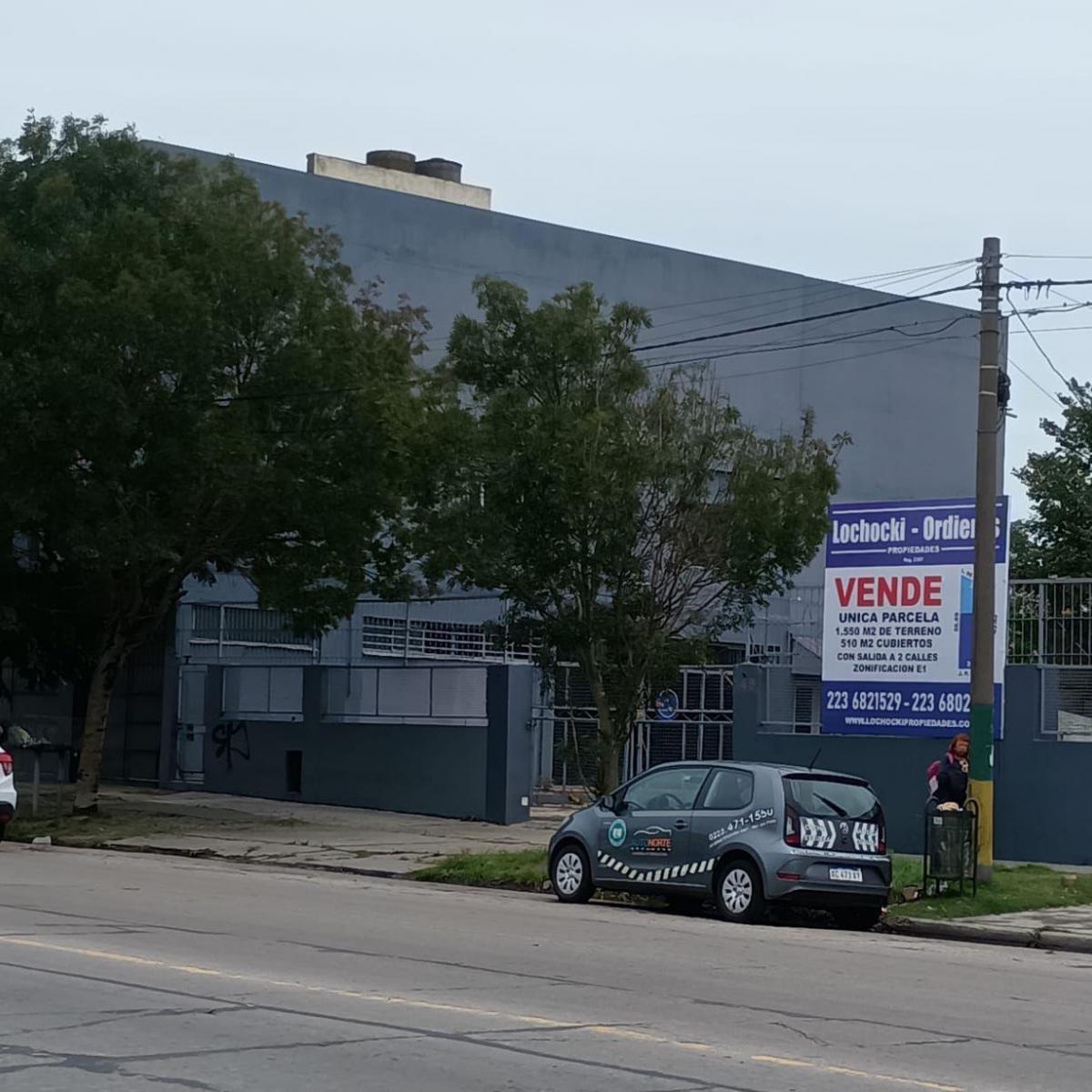Parcela 1500 m² con oficinas y galpón — Peralta Ramos Oeste