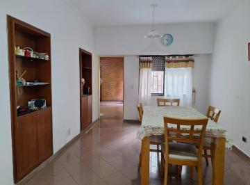 Casa · 158m² · 6 Ambientes · 1 Cochera · Venta Casa 3 Dorm. con Cochera Barrio Esp, y Hosp.