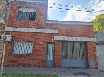 Casa · 158m² · 6 Ambientes · 1 Cochera · Venta Casa 3 Dorm. con Cochera Barrio Esp, y Hosp.