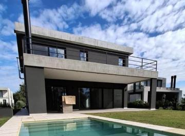 Casa · 268m² · 6 Ambientes · 2 Cocheras · Casa a Estrenar en Azzurra Tortugas, 366 m², Gran Lote Interno Orientacion Noreste