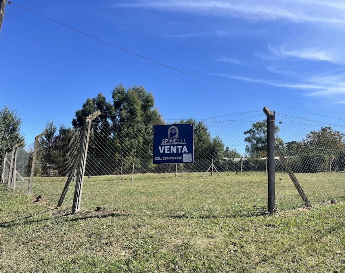 Excelente lote ubicado en Colinas Verdes, sobre calle La China, con una superficie total de 825 m²