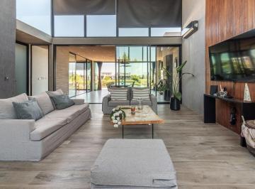 Casa · 250m² · 4 Ambientes · 4 Cocheras · Venta Casa 4 Ambientes con Pileta y Vista a La Laguna – El Naudir, Escobar