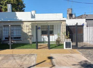 Casa · 180m² · 4 Ambientes · 2 Cocheras · Venta 4 Ambientes con Jardin Malvinas Argentinas