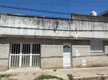 Casa de 3 ambientes, Rosario · Venta - Casa - 2 Dorm. - Forest 5300