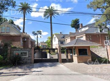 Casa · 122m² · 4 Ambientes · 1 Cochera · Casa en Venta en Adrogué