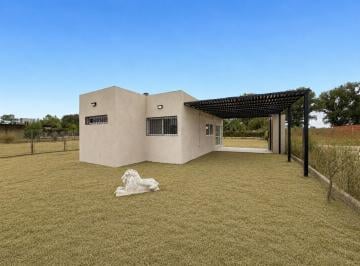 Casa · 89m² · 3 Ambientes · 2 Cocheras · Casa en Venta de 2 Dorm. y Pileta en Funes Town