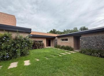 Casa · 240m² · 4 Ambientes · 2 Cocheras · Venta Casa 4 Dorm. La Paloma, Villa Allende
