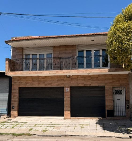 Chalet 3 amb, 170m² con cochera y balcón — Parque Garay