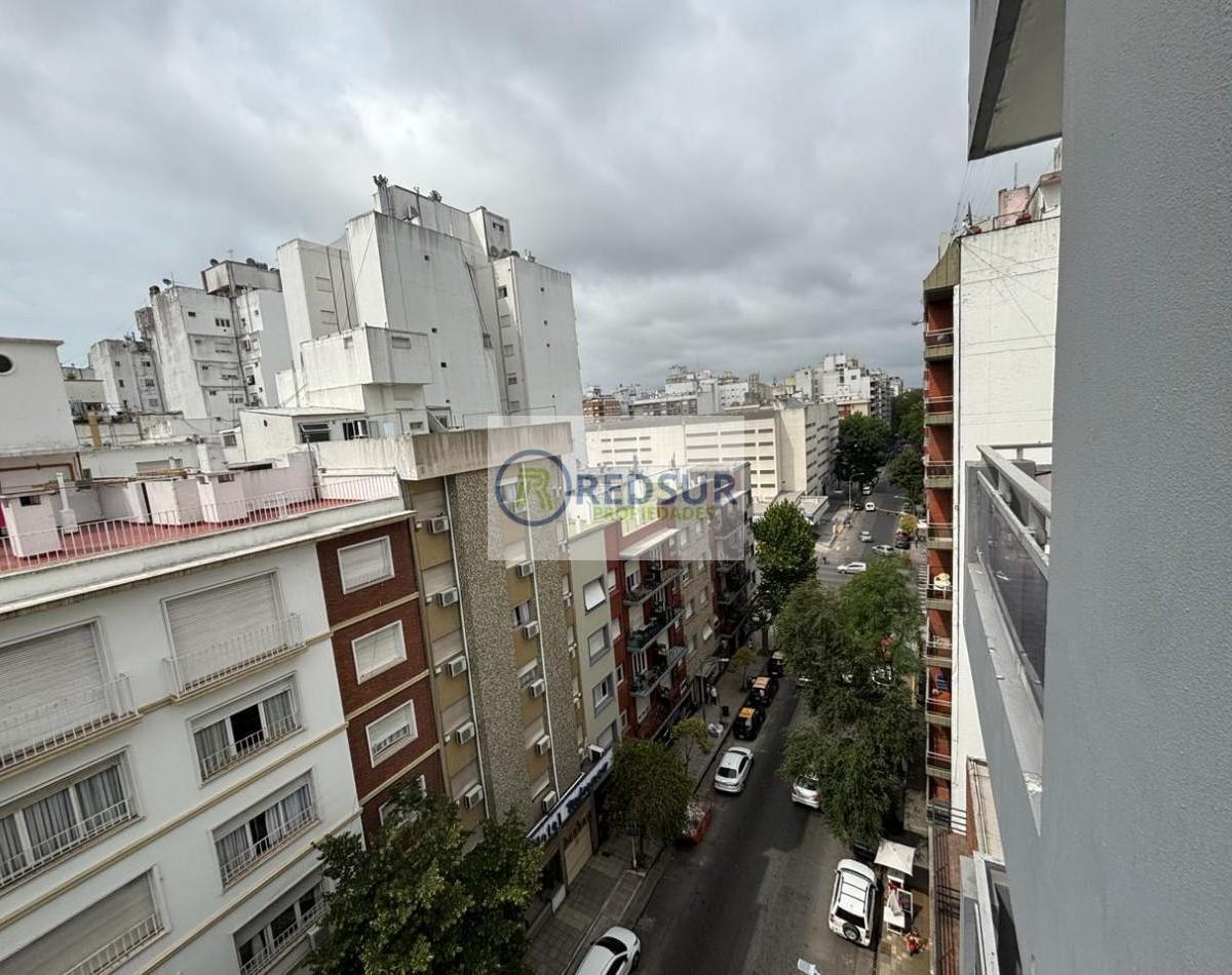 Ambiente a la calle con Balcón Francés