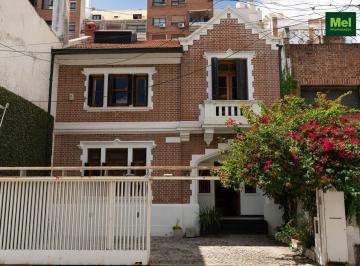 Casa · 250m² · 4 Ambientes · 1 Cochera · Casa | 4 Ambientes | Las Cañitas | Venta