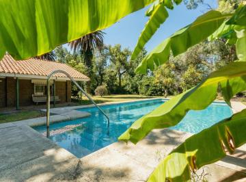 Casa · 146m² · 6 Ambientes · Caseron con Gran Jardin Arbolado en Roldan