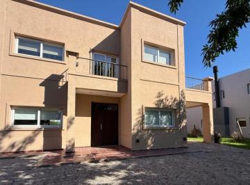 Casa · 700m² · 5 Ambientes · 4 Cocheras · Casa en Alquiler / Venta 4 Amb Hudson
