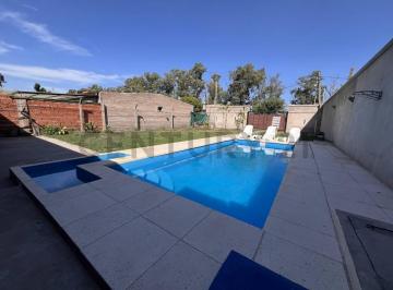 Casa · 48m² · Venta - Excelente Quincho con Piscina en Barrio Las Moras – Lote 312 m²