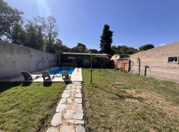 Casa · 48m² · Venta - Excelente Quincho con Piscina en Barrio Las Moras – Lote 312 m²