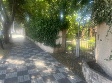 FRENTE X ARANA · Casa