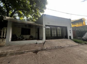 Casa · 175m² · 3 Ambientes · 1 Cochera · Casa Dos Dorm. - Saladillo