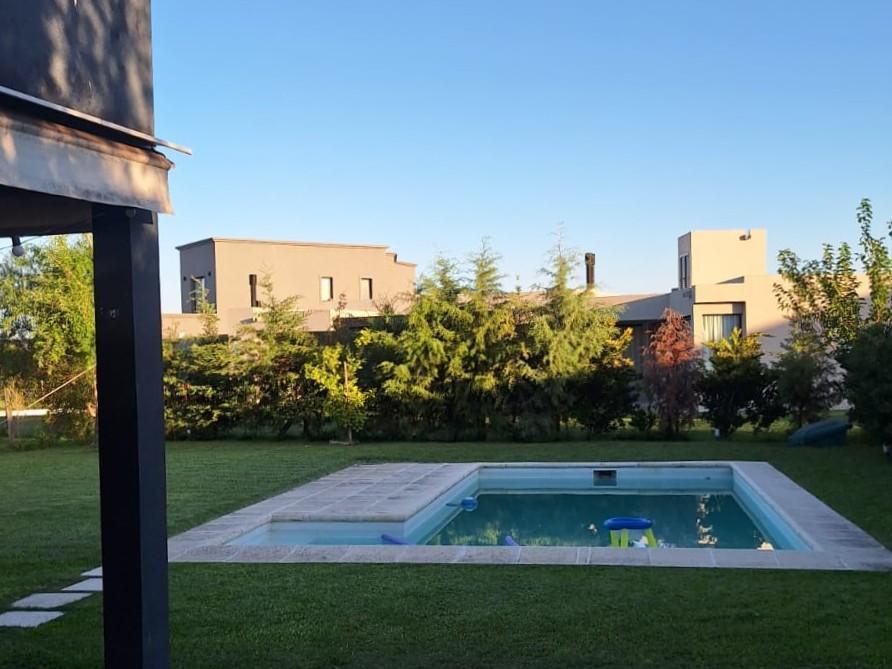 Alquiler Anual Casa 3 Habitaciones Jardin Pileta Amenities en Canton Norte