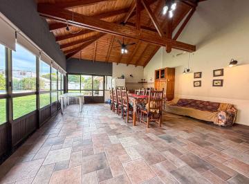 Casa · 77m² · Venta/ Permuta - Quincho con Pileta de Amplias Dimensiones, Perú 1800 - Armstrong, Santa Fe