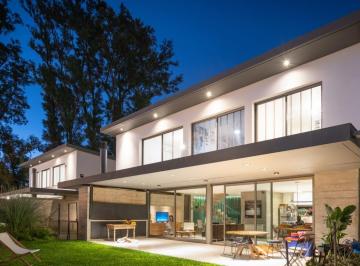 Casa de 5 ambientes, Córdoba · Casa Venta Housing Los Carolinos