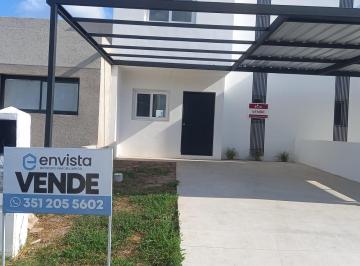 Casa · 108m² · 5 Ambientes · 1 Cochera · Casa en Docta Av