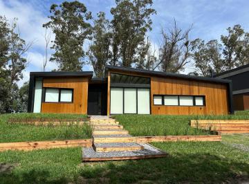Casa · 128m² · 4 Ambientes · 2 Cocheras · Casa en Marayui
