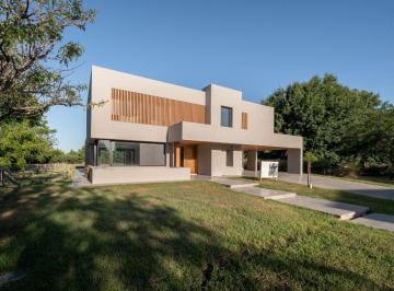 Casa de 6 ambientes, Funes · Casa a Estrenar en Kentucky Club de Campo
