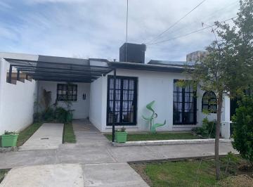 Casa · 115m² · 4 Ambientes · 1 Cochera · Casa en Venta en Alvear Oeste