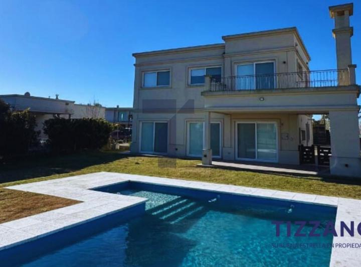 Casa · 248m² · 4 Ambientes · 4 Cocheras