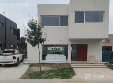 Casa · 150m² · 5 Ambientes · 3 Cocheras · Casa en Venta en Villa Marina - Tigre