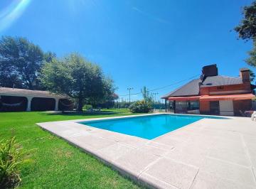 Casa · 357m² · 5 Ambientes · 2 Cocheras · Se Vende Casa con Gran Terreno, Quincho y Pileta - Roldán