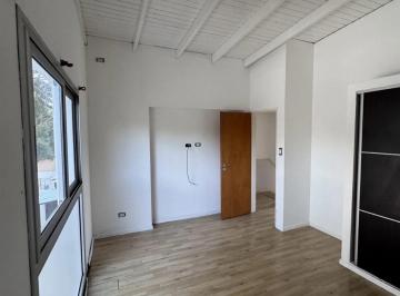 Casa · 75m² · 3 Ambientes · 1 Cochera · Casa - Los Hornos