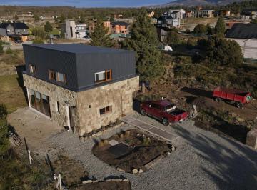 Casa · 140m² · 4 Ambientes · Casa 3 Dorm.