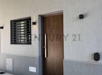 Casa · 80m² · 3 Ambientes · 1 Cochera · Venta Casa 2 Dorm. con Patio
