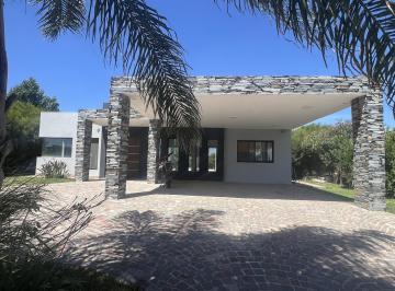 Casa · 158m² · 4 Ambientes · 2 Cocheras · Casa Barrio Santa Rita Canning