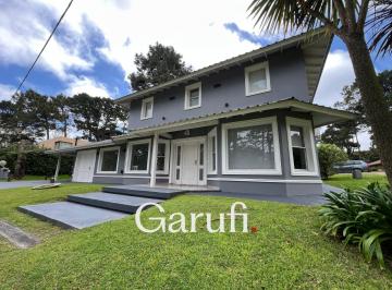 Casa · 208m² · 5 Ambientes · 2 Cocheras · Casa en Venta en Pinamar en Barrio Golf Viejo