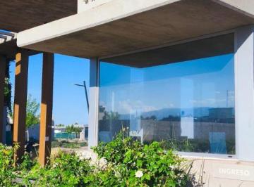 Casa de 5 ambientes, Luján de Cuyo · Inmobiliaria Country Roads Alquila Casa a Estrenar de Tres Dorm. de Gran Categoria!