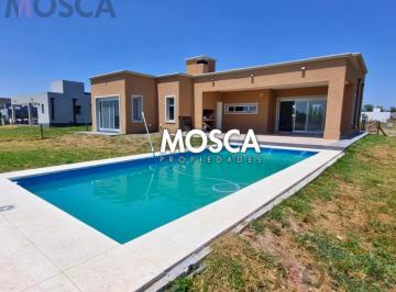 Casa · 160m² · 5 Ambientes · Casa con Pileta - Barrio Cerrado Lujan