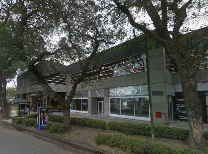 Local comercial · 670m² · 32 Cocheras