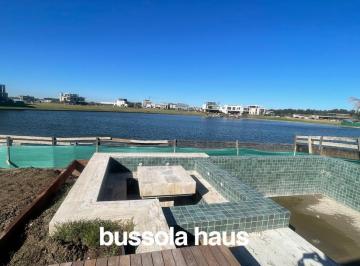 Casa · 444m² · 8 Ambientes · 2 Cocheras · Casa en Venta Al Lago con 5 Dorm. en Nordelta