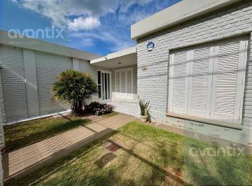 Casa · 126m² · 6 Ambientes · 1 Cochera · Propiedad en Barrio Villa del Parque con 2 Dorm. - Apta Crédito