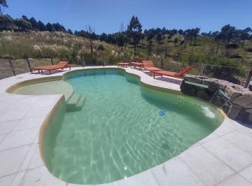 Casa · 4214m² · 2 Ambientes · 4 Cocheras · 2 Cabañas en Villa Yacanto