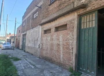 Bodega-Galpón , Berazategui · Galpón con Entrepiso y Jardín Al Fondo en Venta en Berazategui