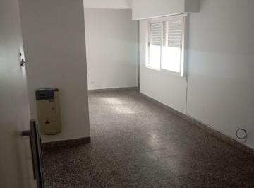 Departamento de 3 ambientes, La Matanza · Departamento de 45 m² con 2 Dorm. en Alquiler en Ramos Mejía