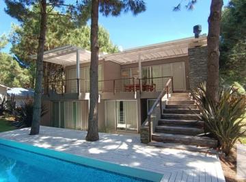 Casa · 210m² · 5 Ambientes · 1 Cochera · Casa en Venta - 4 Dorm. 3 Baños - Pinamar