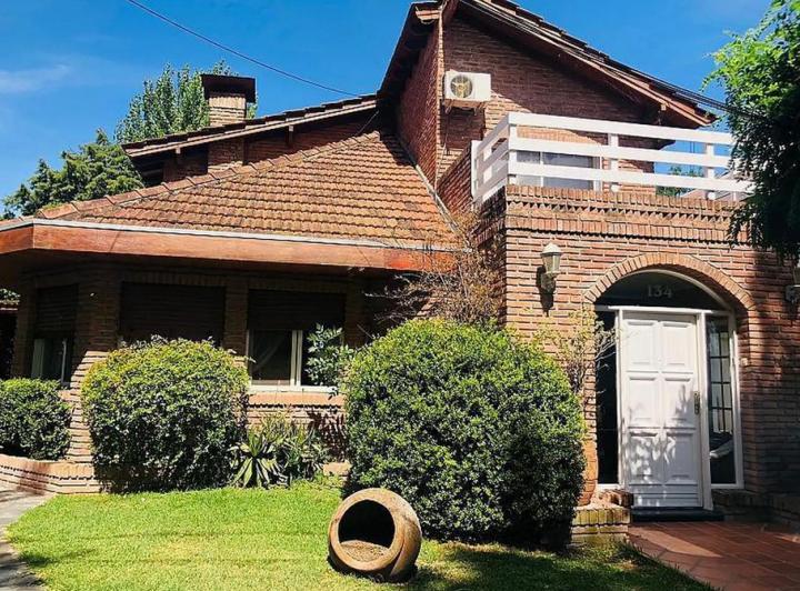 Casa · 200m² · 5 Ambientes