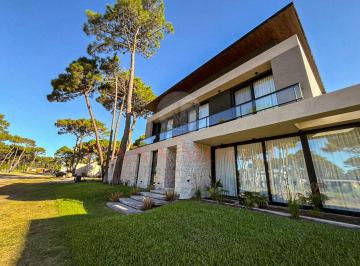 Casa · 355m² · 6 Ambientes · 2 Cocheras · Casa en Venta Barrio Pioneros - Pinamar - 6 Ambientes