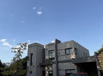 ANI-ANI-95_2 · Casa en Venta 5 Ambientes con Piscina