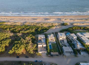 Casa · 650m² · 8 Ambientes · Casa en Venta Costa Esmeralda Barrio Maritimo